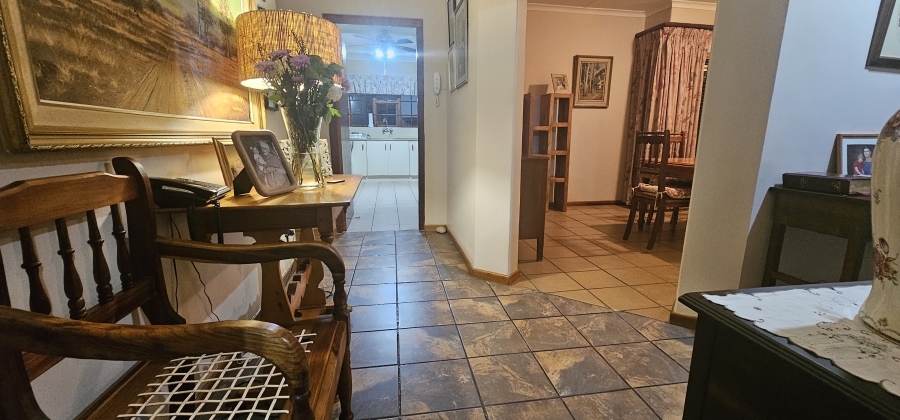 3 Bedroom Property for Sale in Middedorp Western Cape